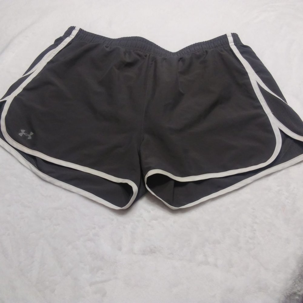Woman's Under Armour gray shorts size Large